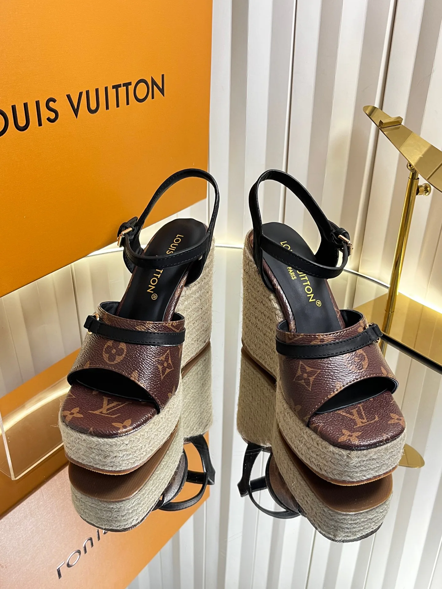 Босоножки Женские Louis Vuitton 11886751