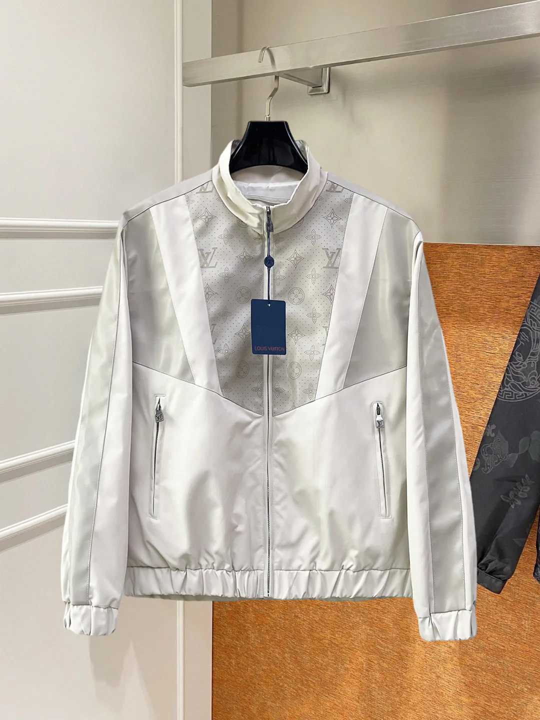 Куртки И Пуховики Женские Louis Vuitton 18614691