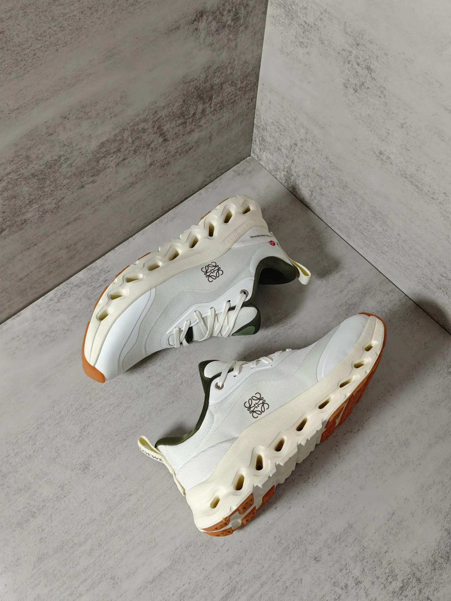 Кроссовки Женские Loewe 108286