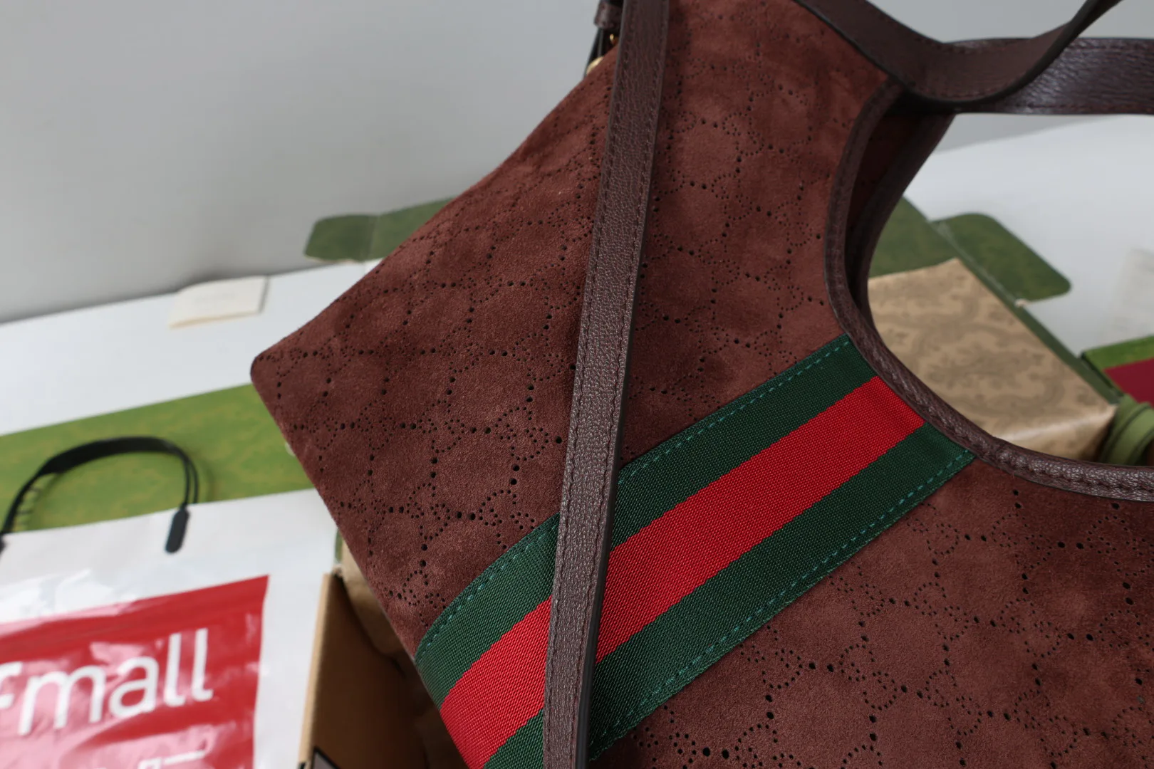 Классические Сумки Женские Gucci 18223252