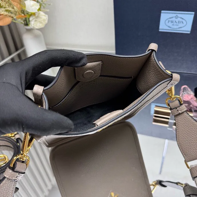 Классические Сумки Женские Prada 13332192