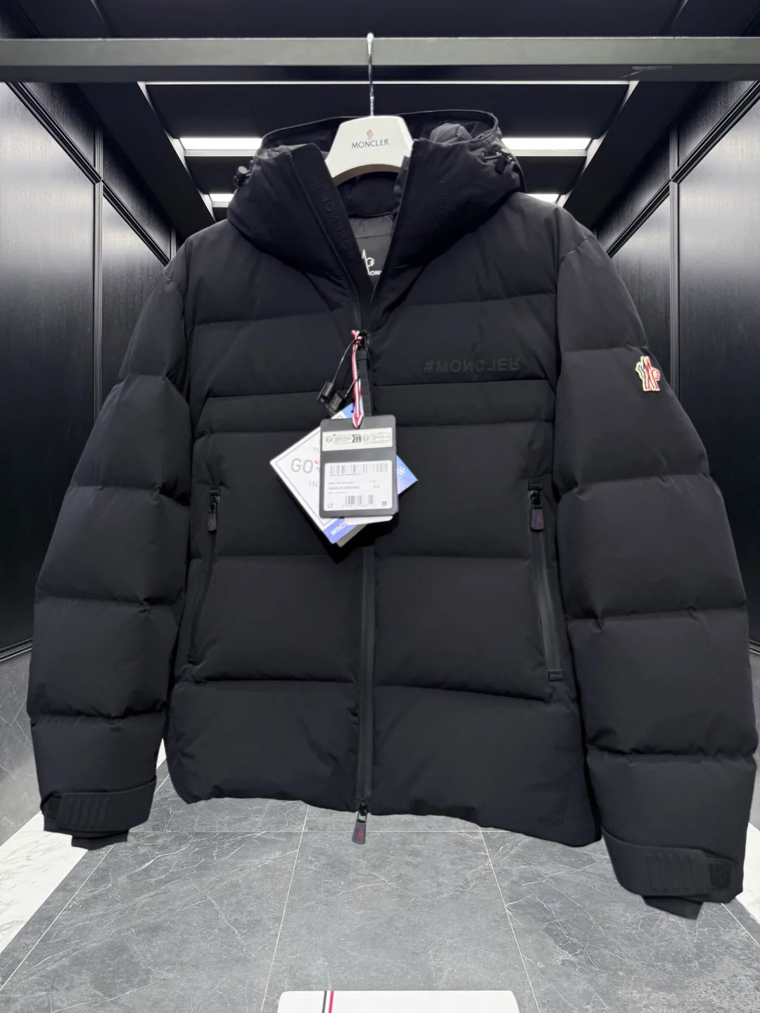Куртки И Пуховики Мужские Moncler 135374