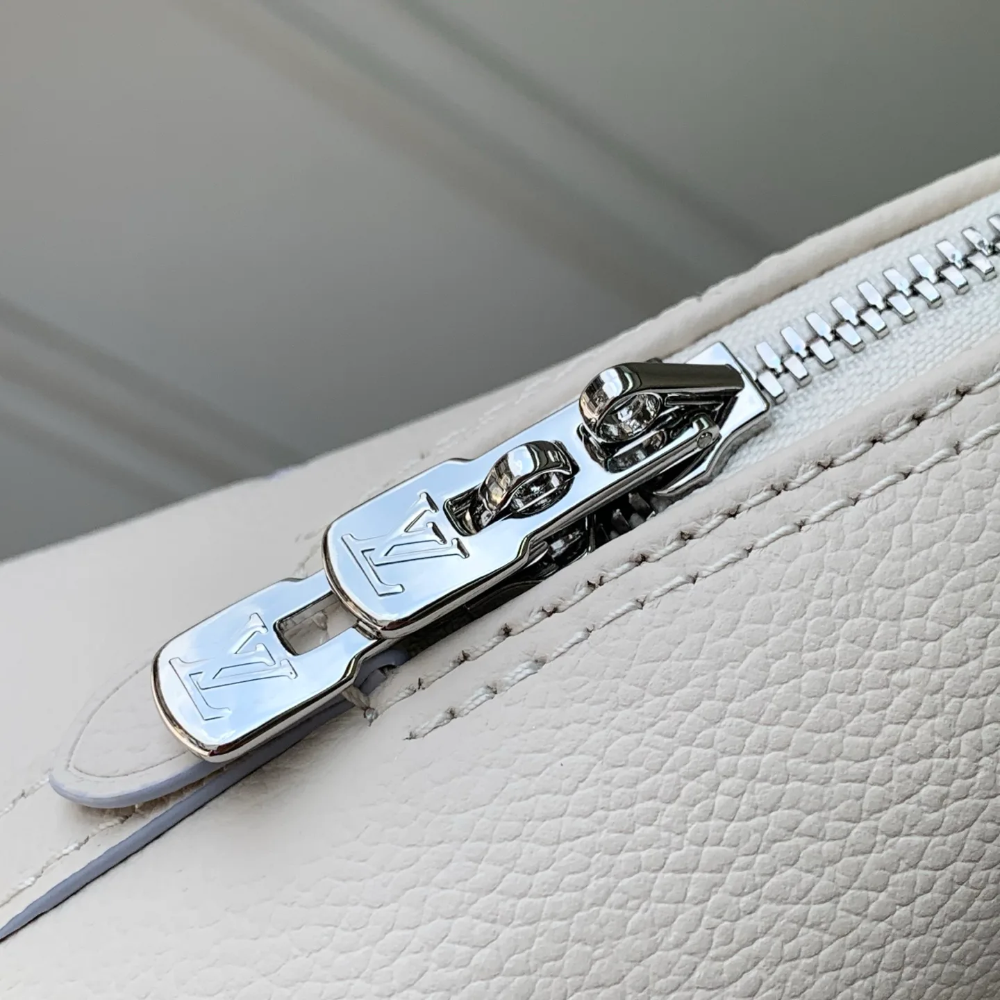 Классические Сумки Женские Louis Vuitton 18147479