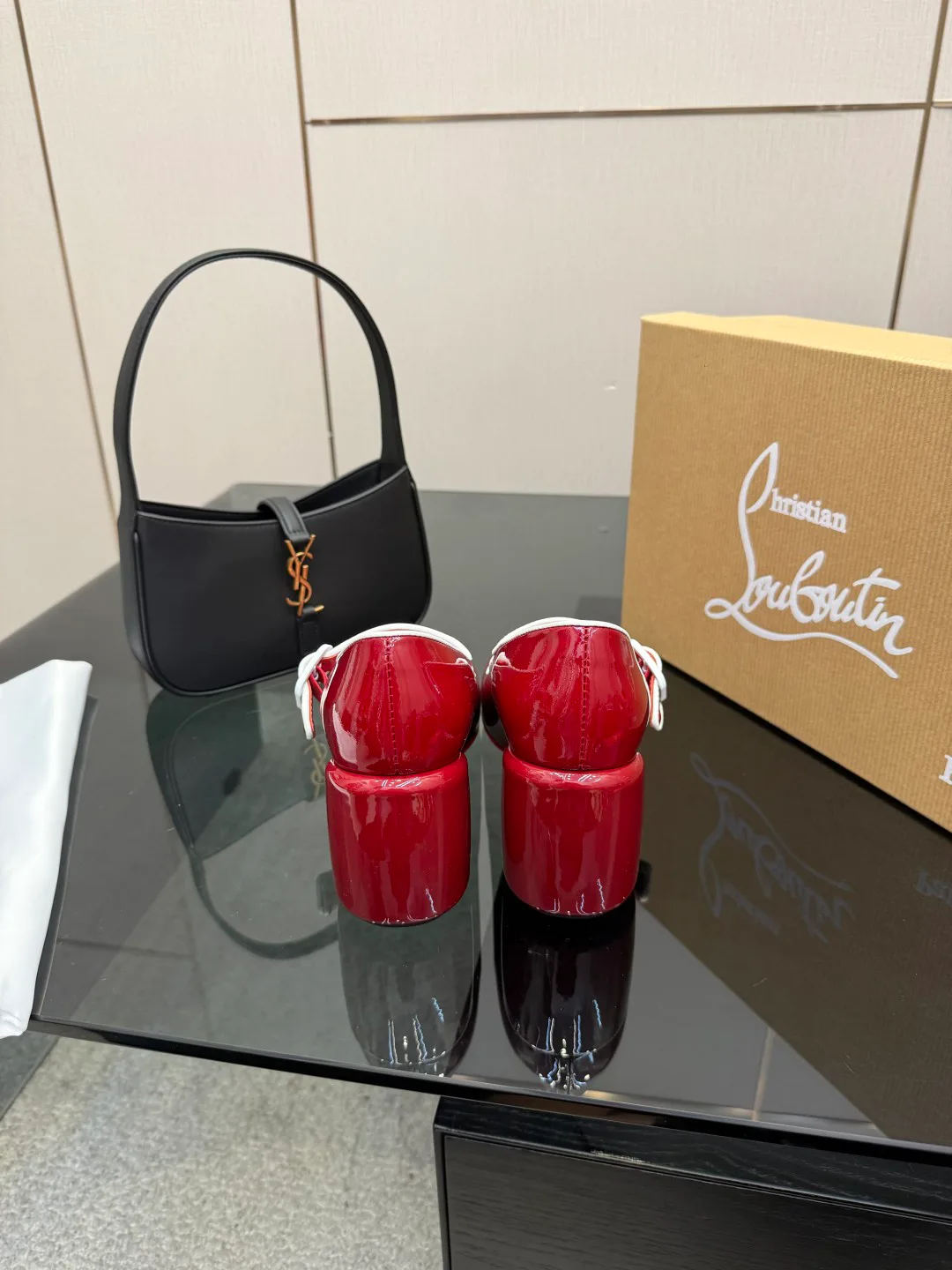 Туфли Женские Christian Louboutin 555383