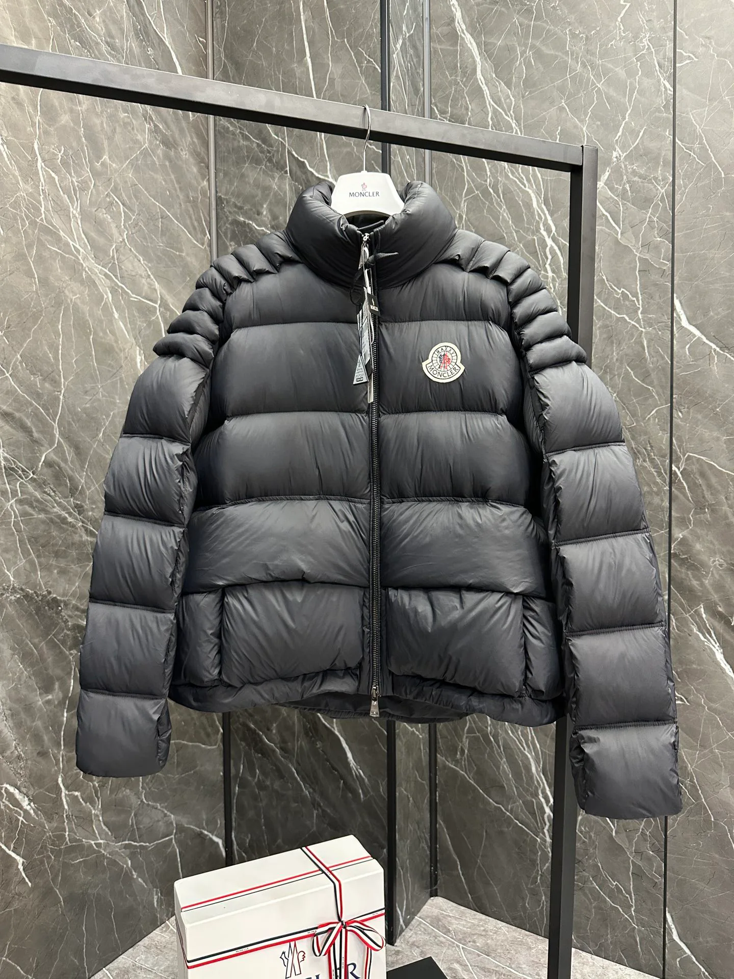 Куртки И Пуховики Женские Moncler 18130169