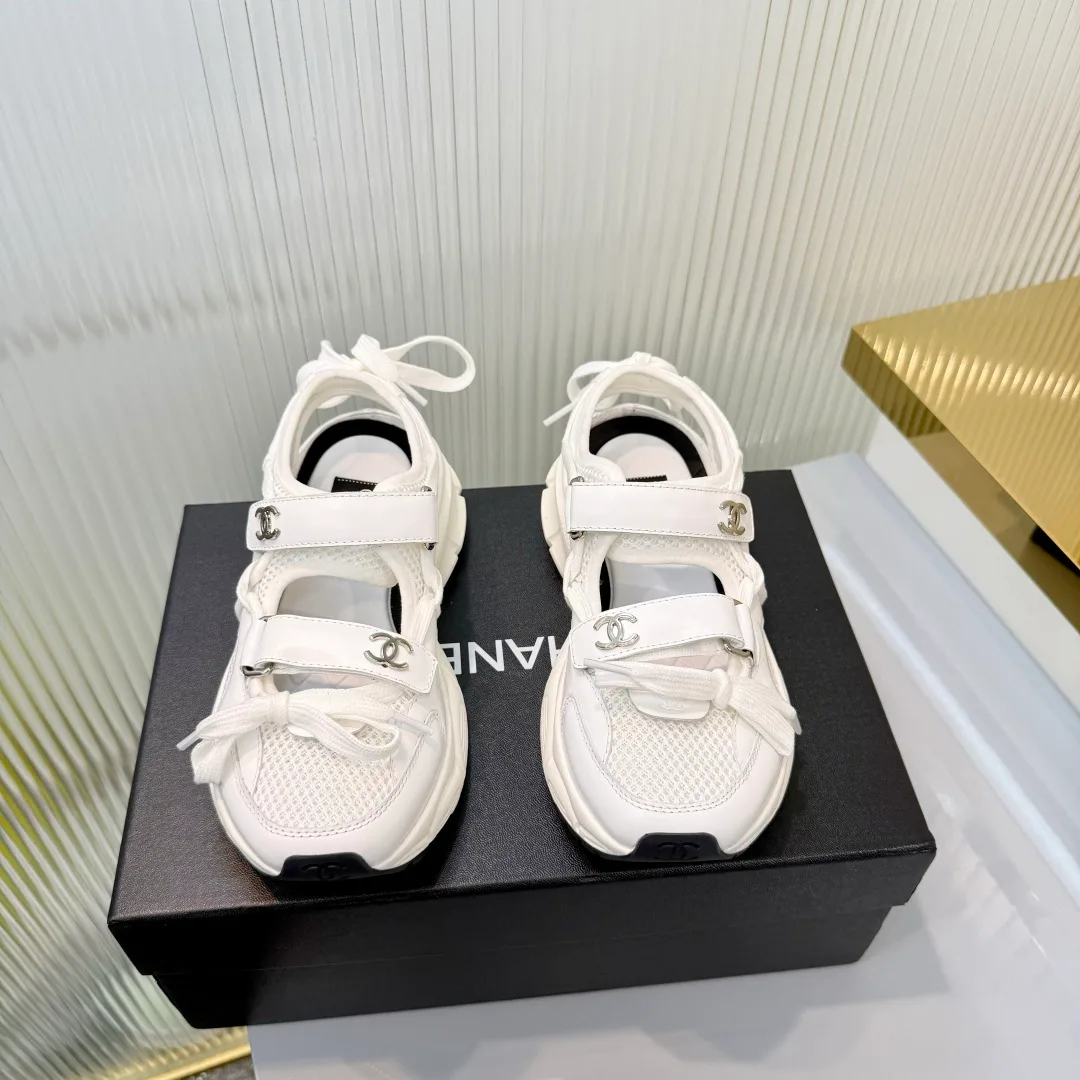 Кроссовки Женские Chanel 18366970