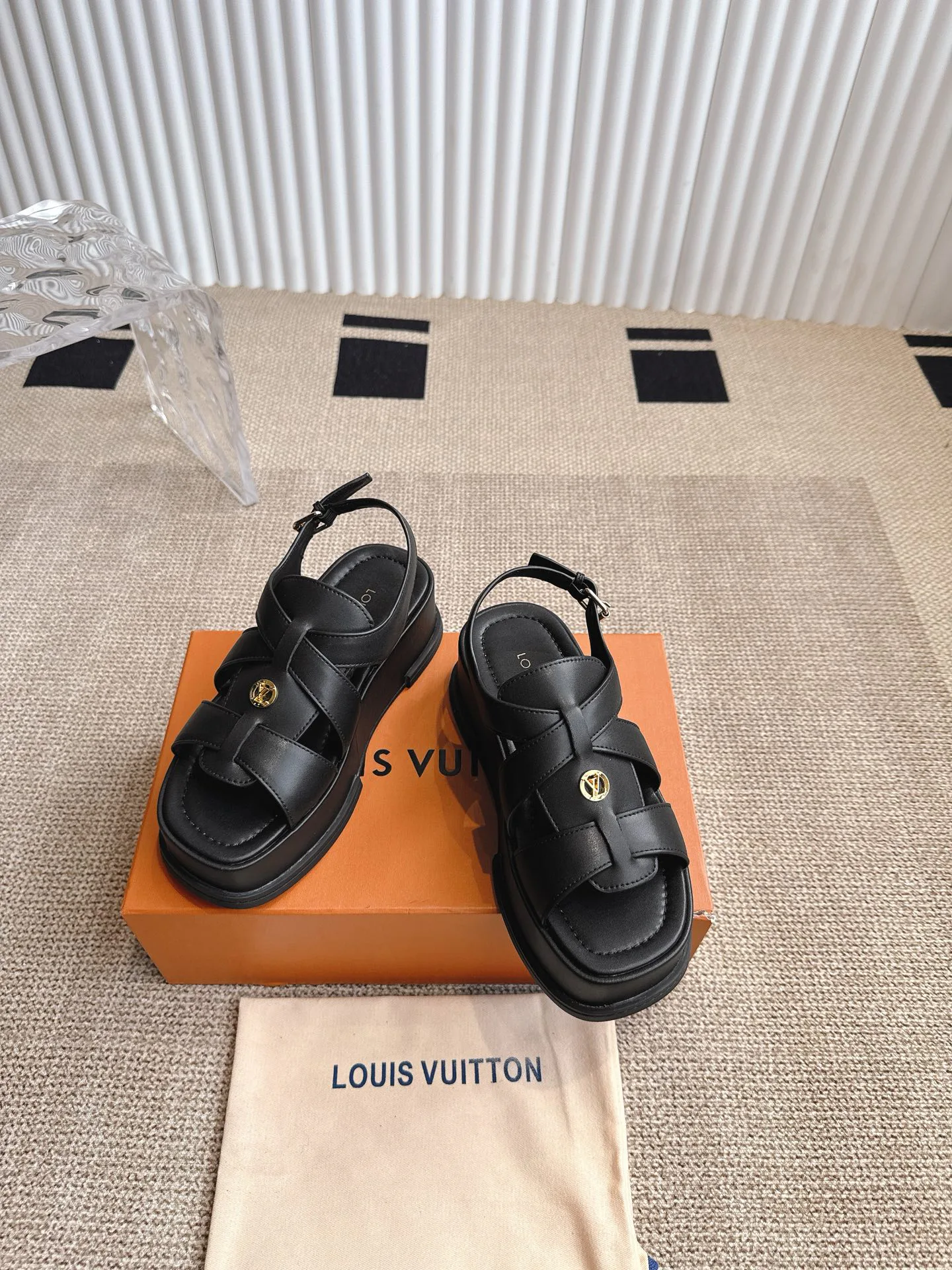 Босоножки Женские Louis Vuitton 17499594
