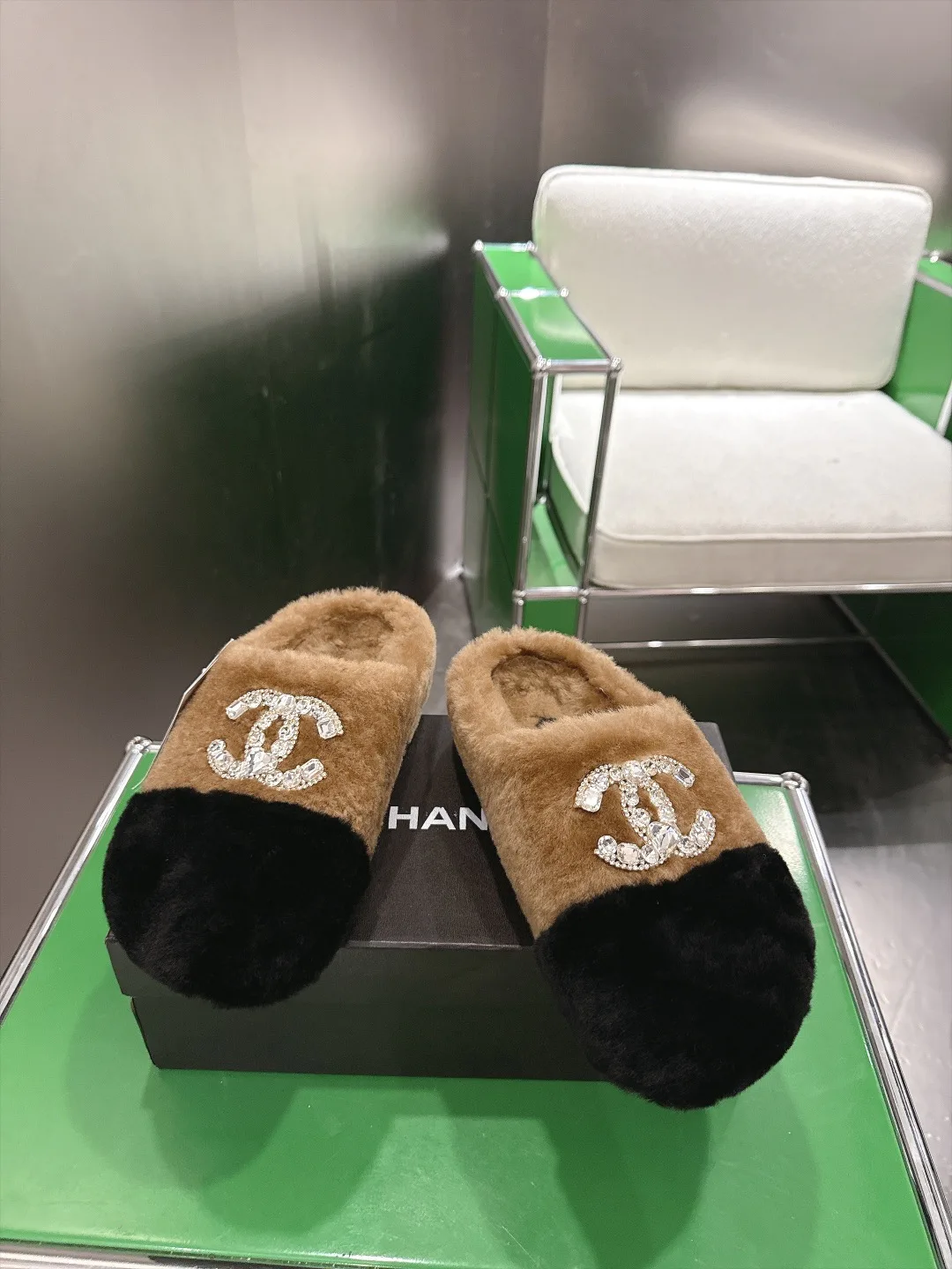 Тапочки Женские Chanel 18053386