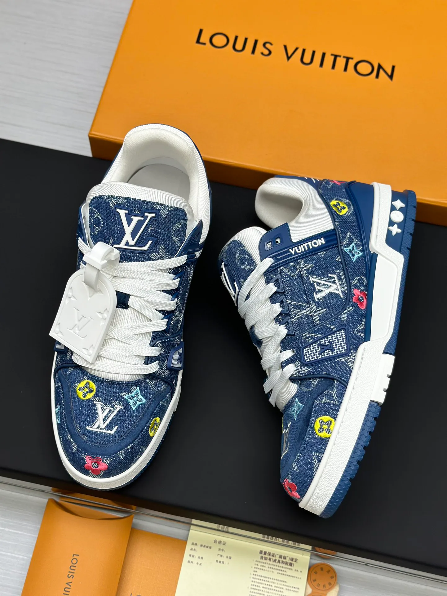 Кроссовки Женские Louis Vuitton 18743926