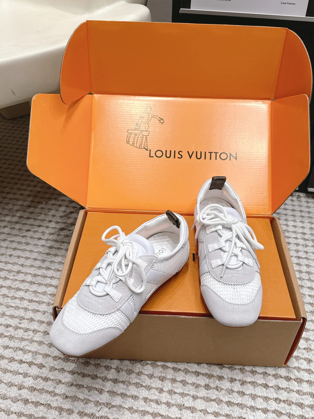 Кроссовки Женские Louis Vuitton 19043357