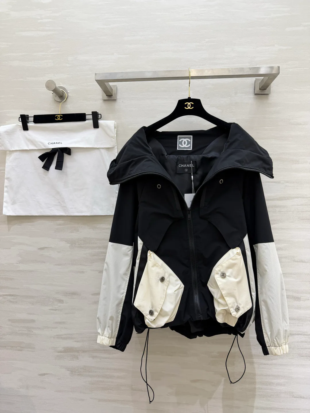 Куртки И Пуховики Женские Chanel 18768024
