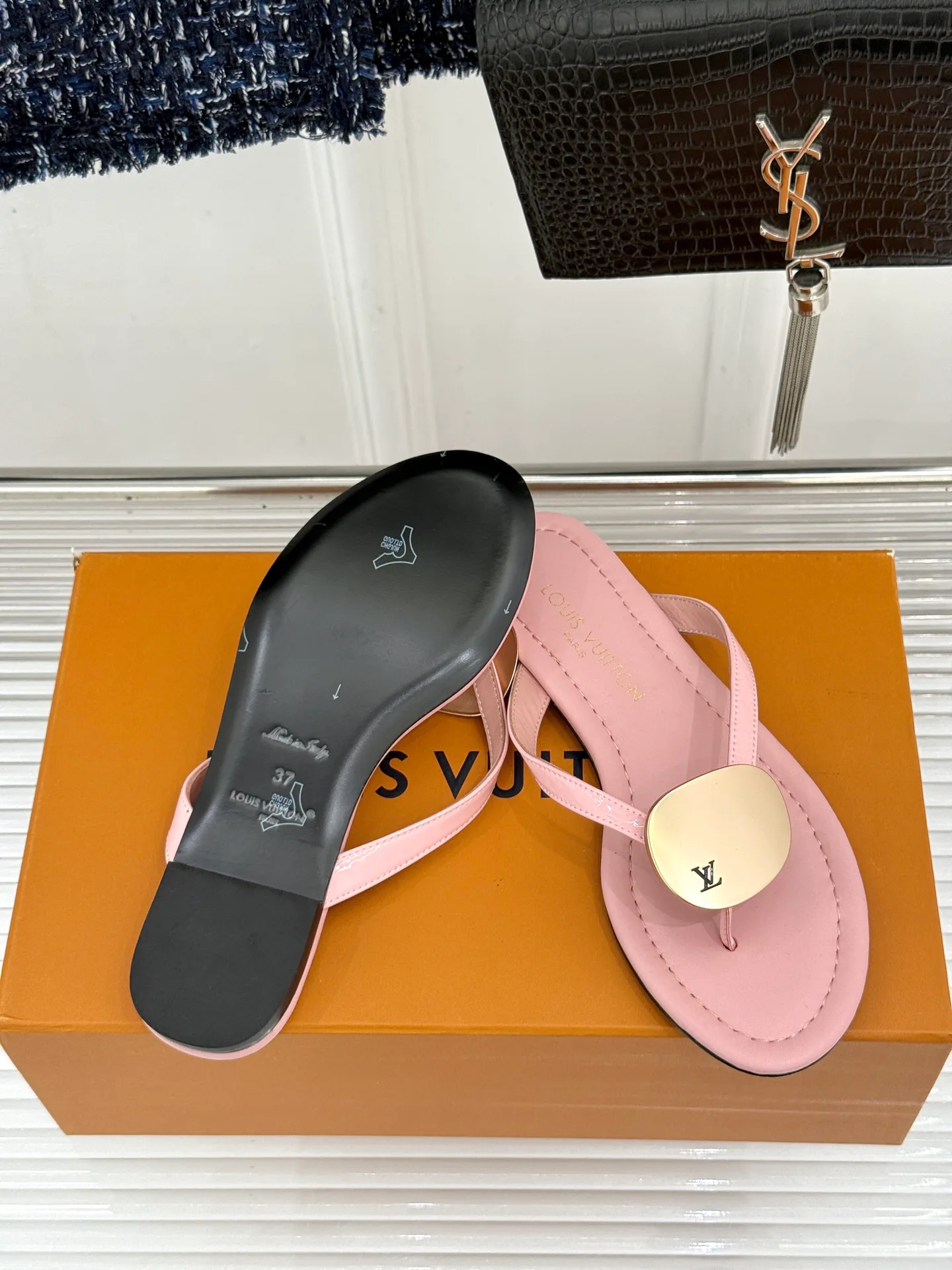 Шлепанцы Женские Louis Vuitton 17596993