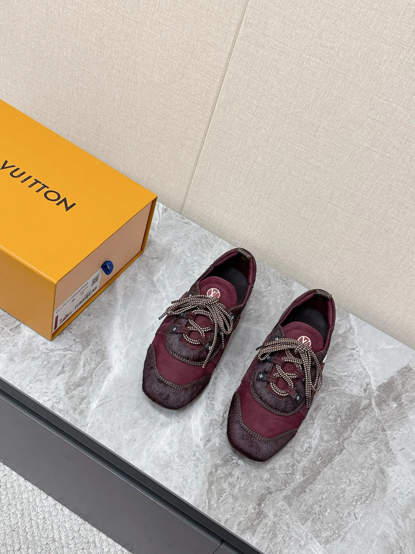 Кроссовки Женские Louis Vuitton 2625309