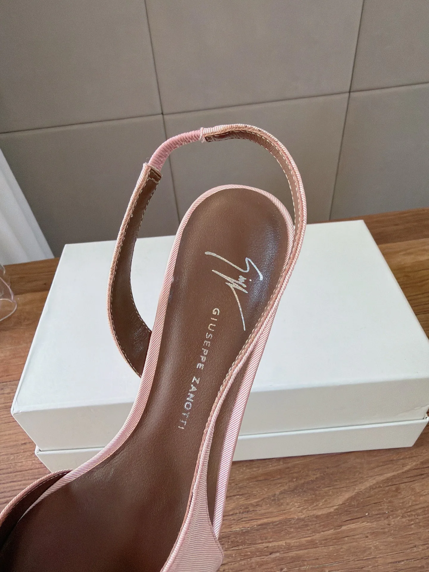 Туфли Женские Giuseppe Zanotti 19416010