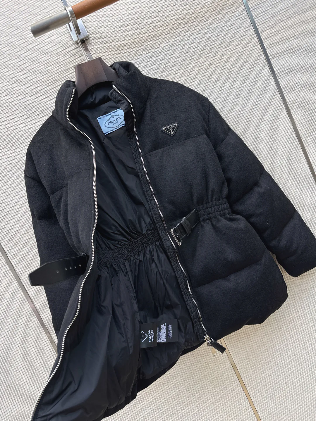 Куртки И Пуховики Женские Prada 18629387