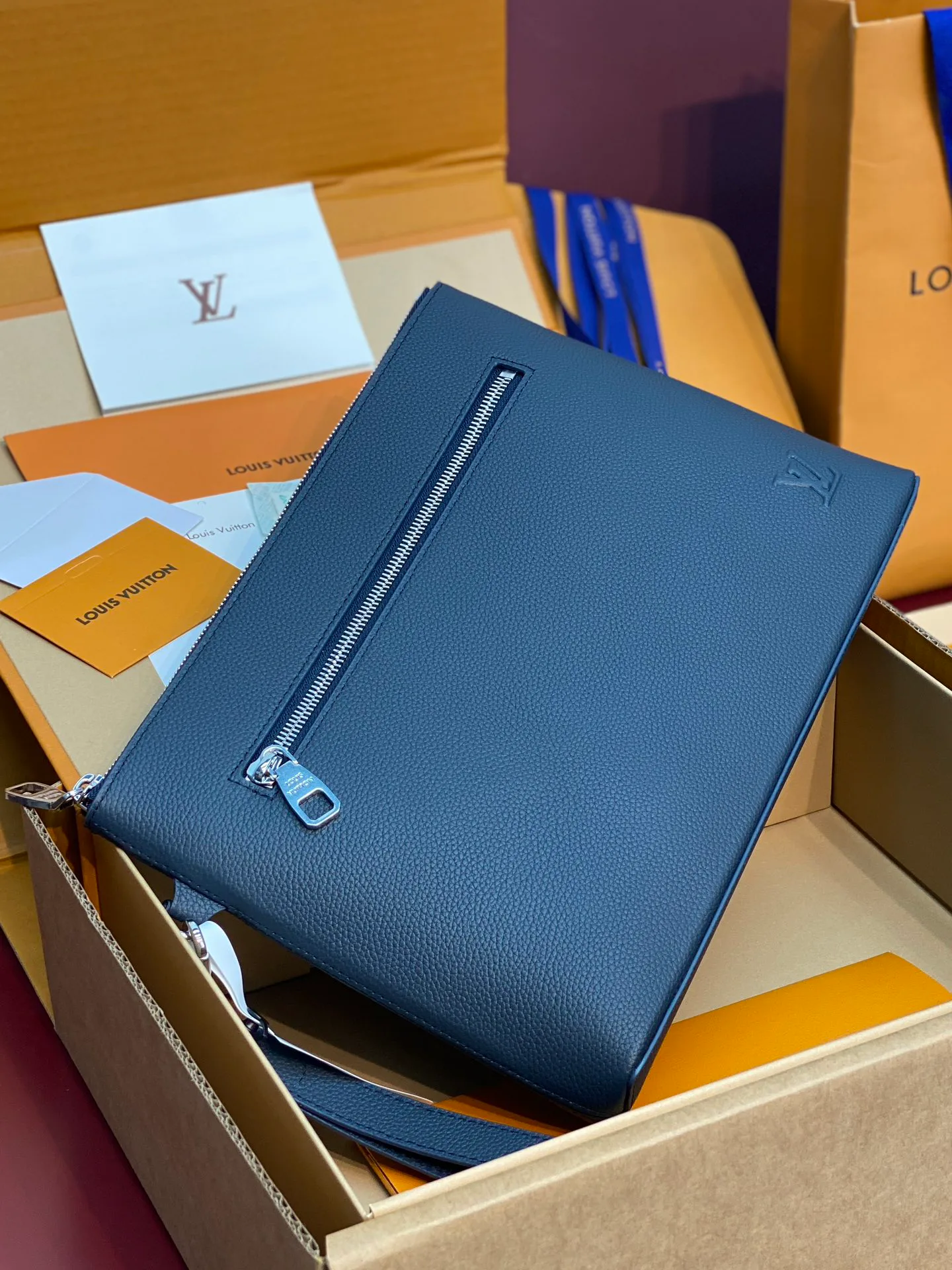 Клатчи Женские Louis Vuitton 1923338