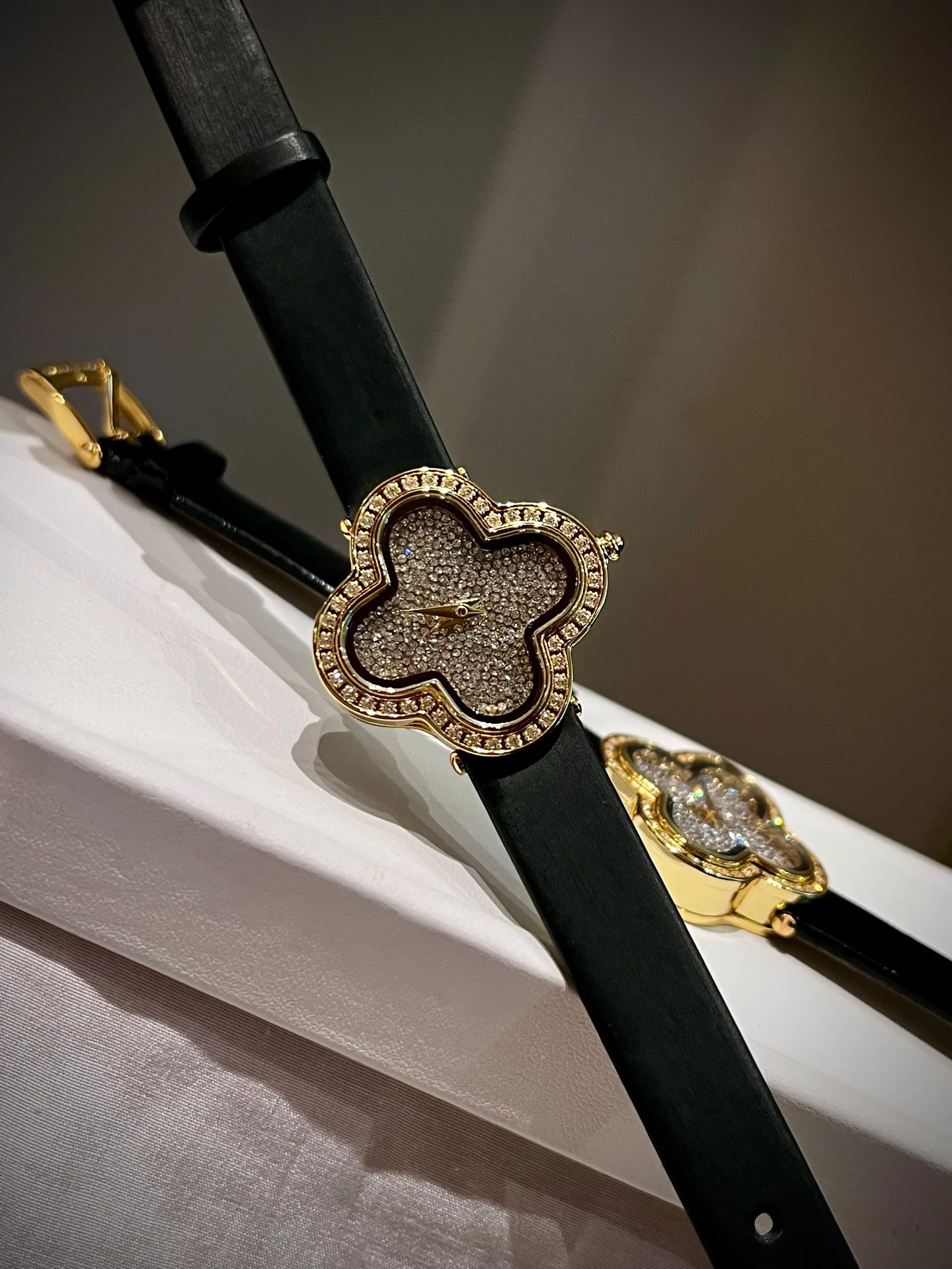 Часы Женские Van Cleef & Arpels 17800705