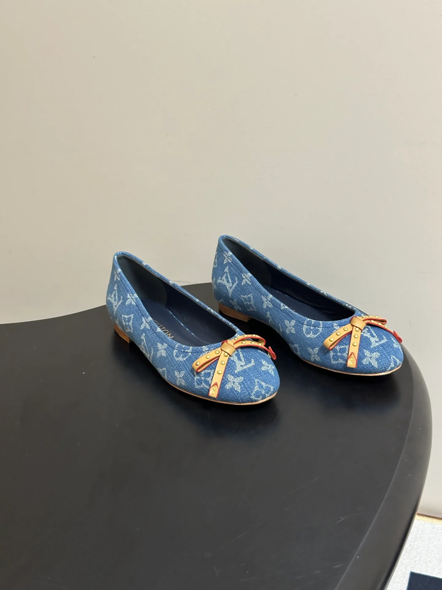 Балетки Женские Louis Vuitton 18049411