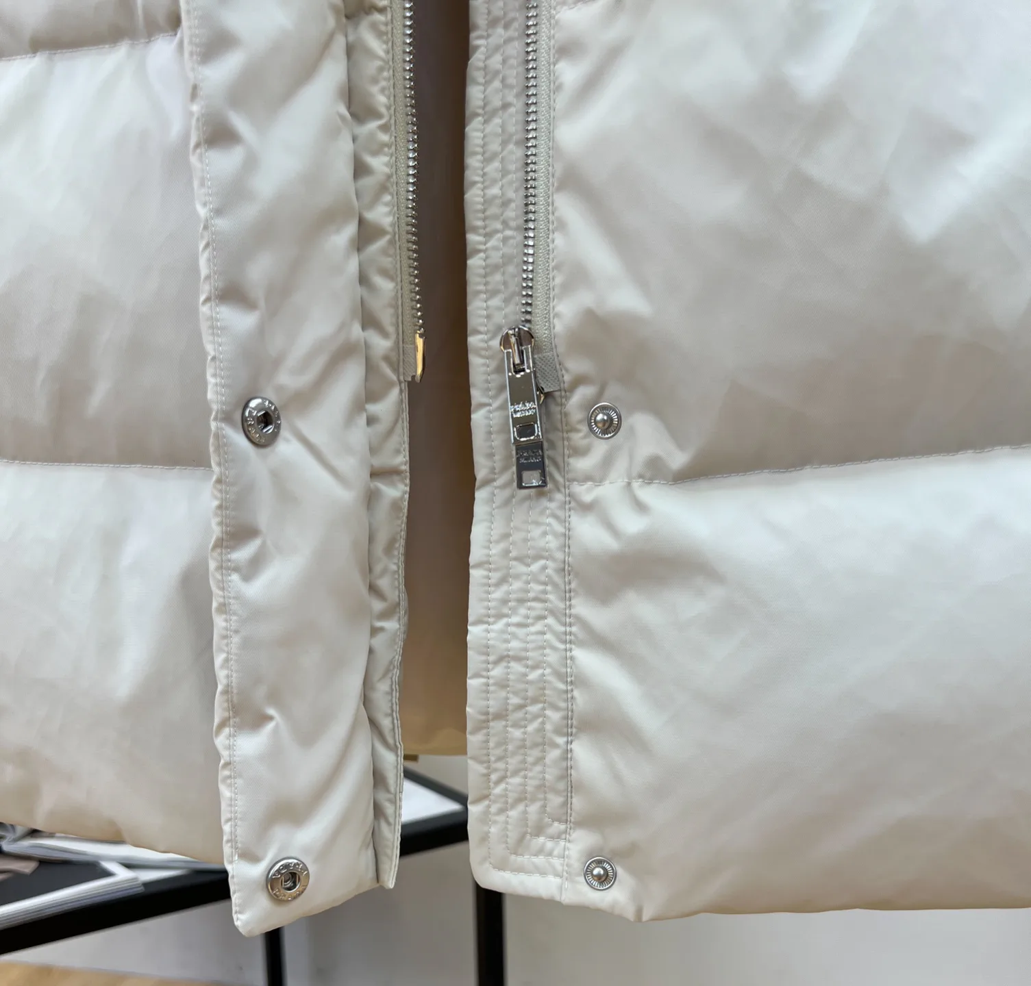 Куртки И Пуховики Женские Prada 18820547