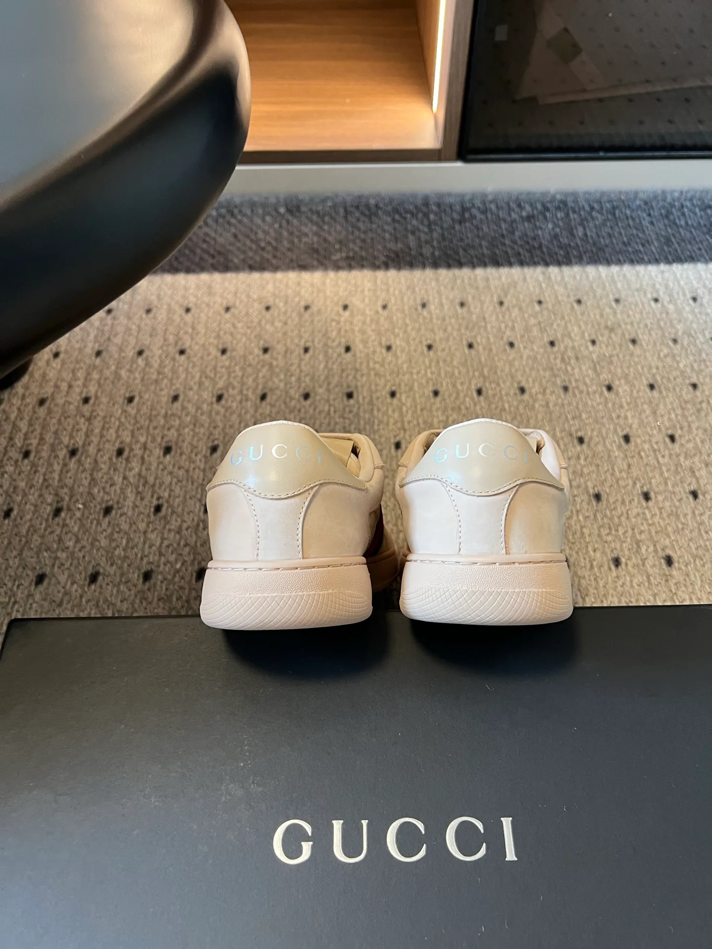 Кроссовки Женские Gucci 18146902