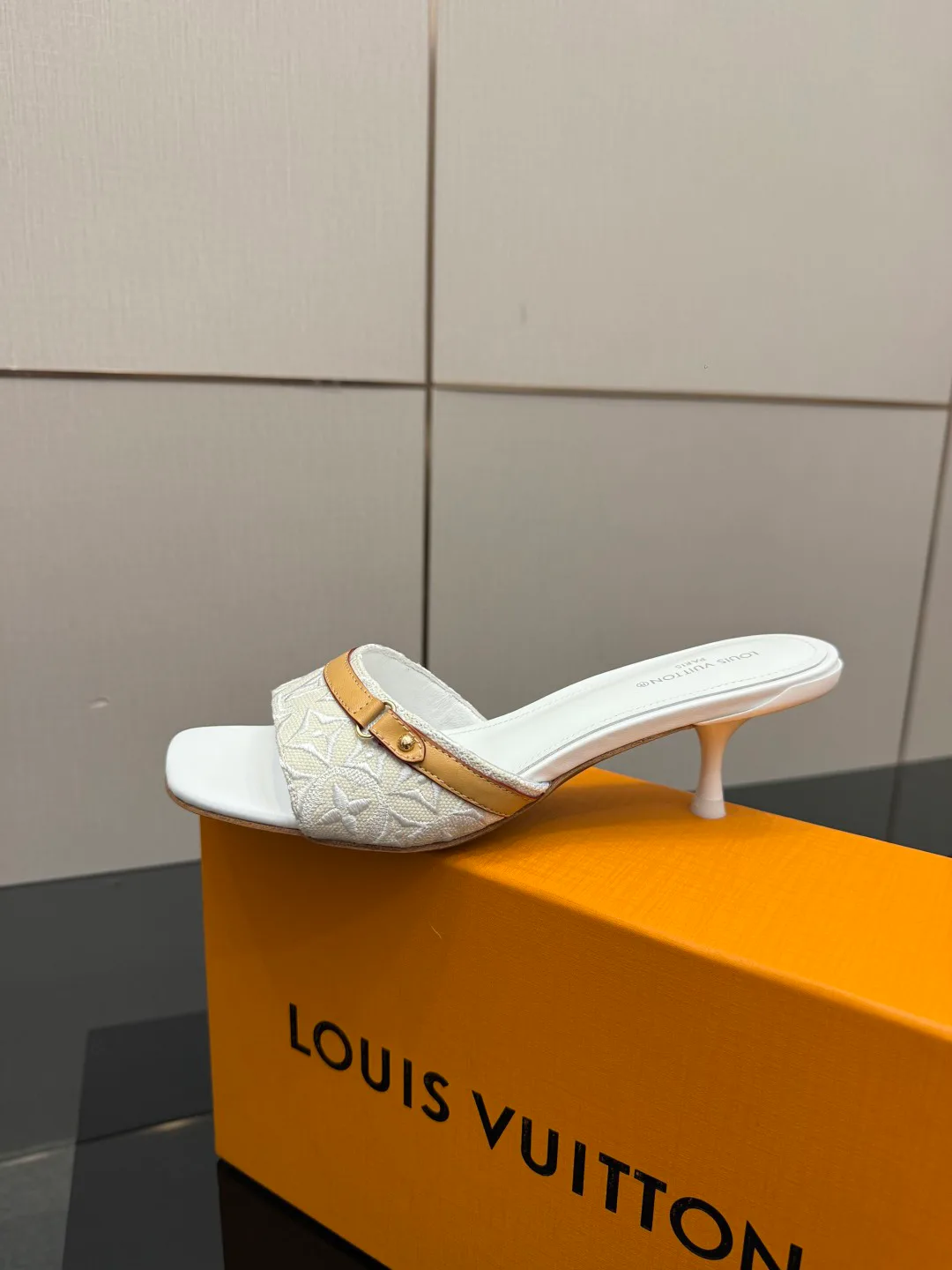 Босоножки Женские Louis Vuitton 1466336