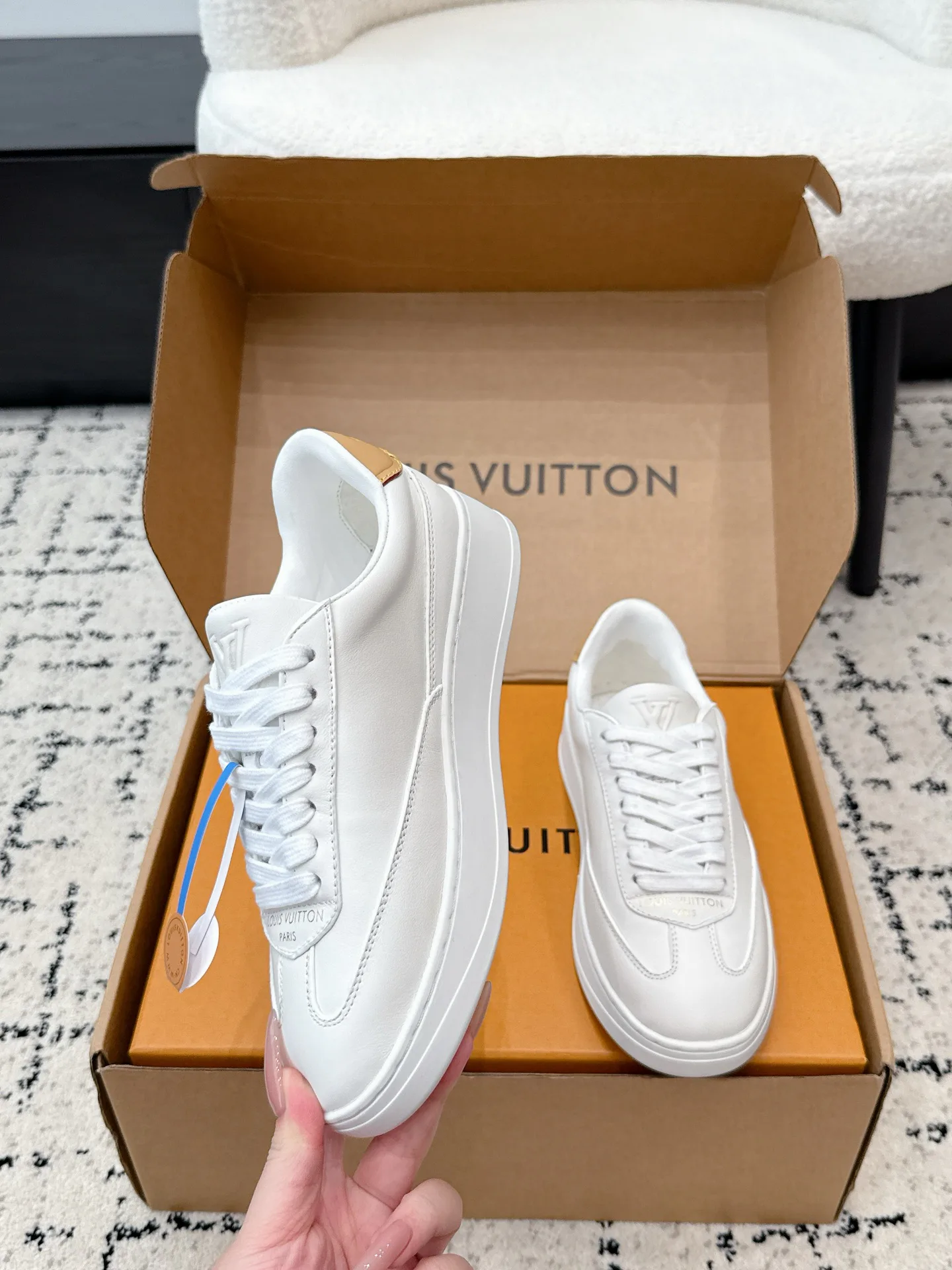 Кроссовки Женские Louis Vuitton 17615665