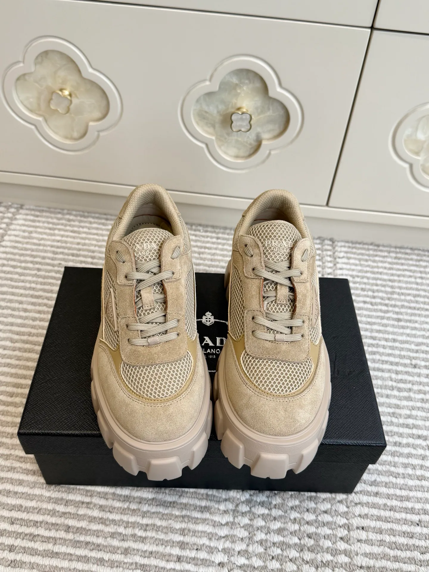 Кроссовки Женские Prada 18261278