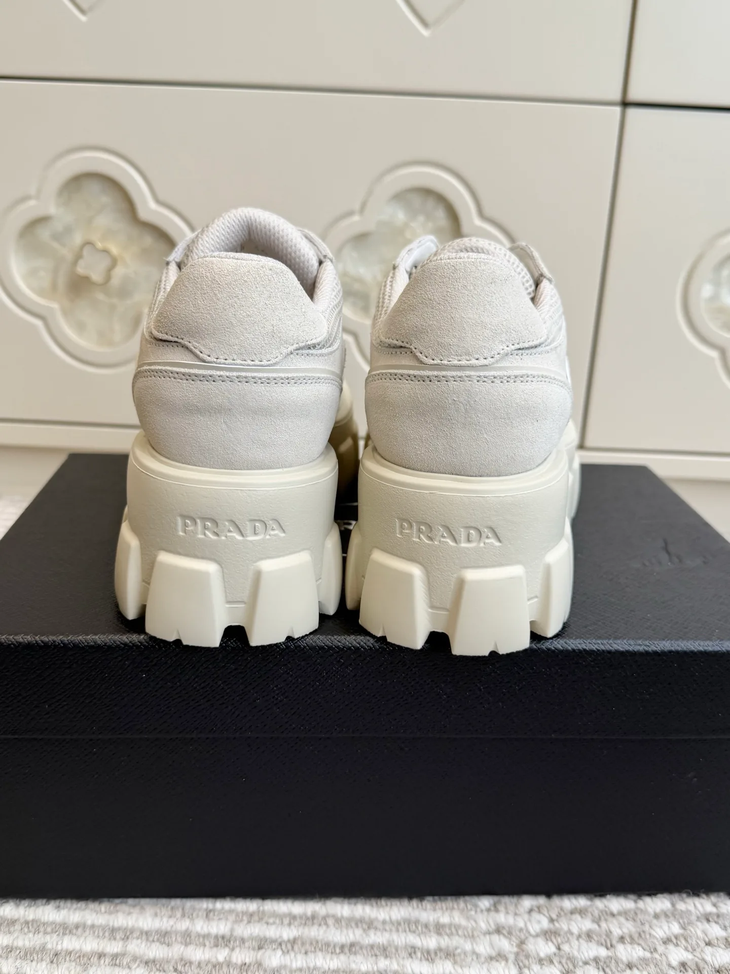 Кроссовки Женские Prada 18261280