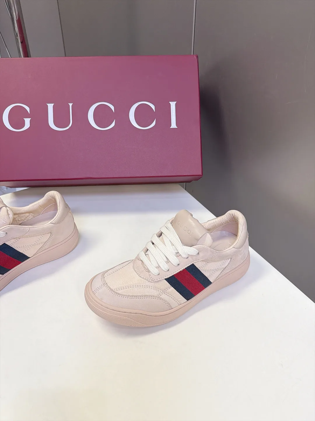 Кроссовки Женские Gucci 18005188