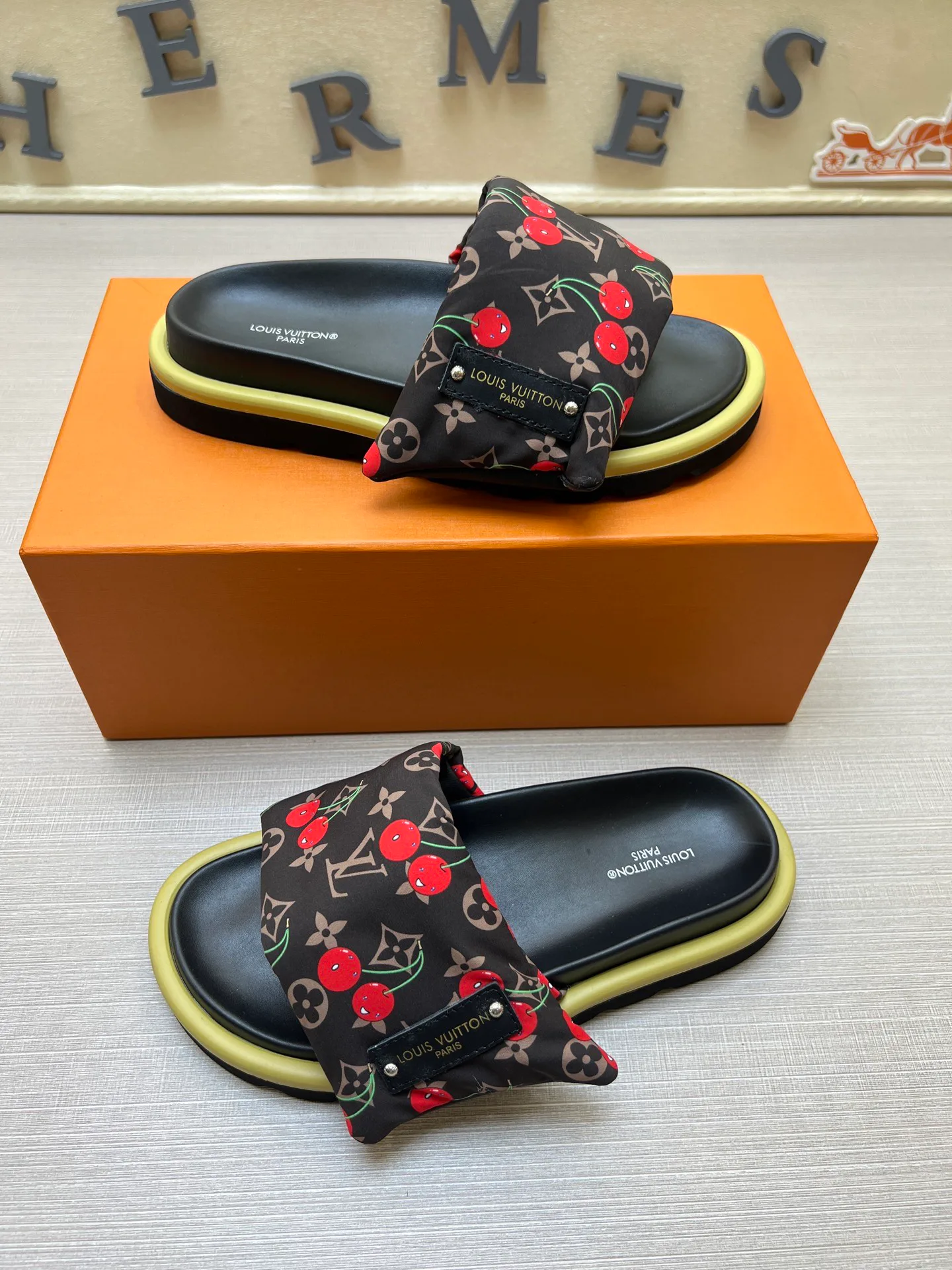 Шлепанцы Женские Louis Vuitton 9801570