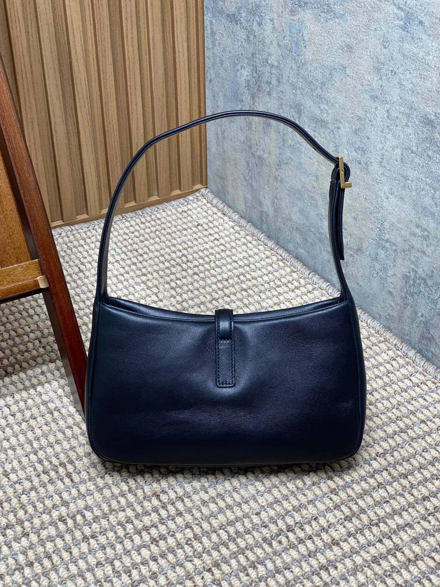 Классические Сумки Женские Saint Laurent 14684