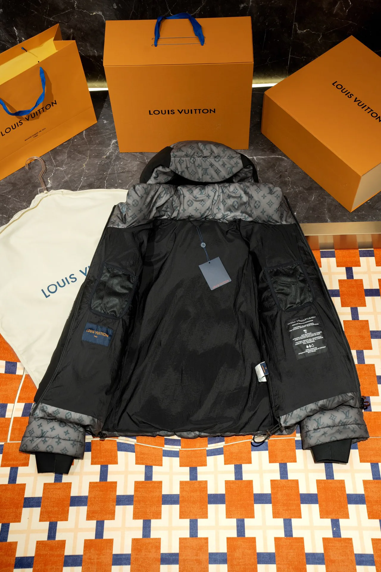 Куртки И Пуховики Женские Louis Vuitton 18188959
