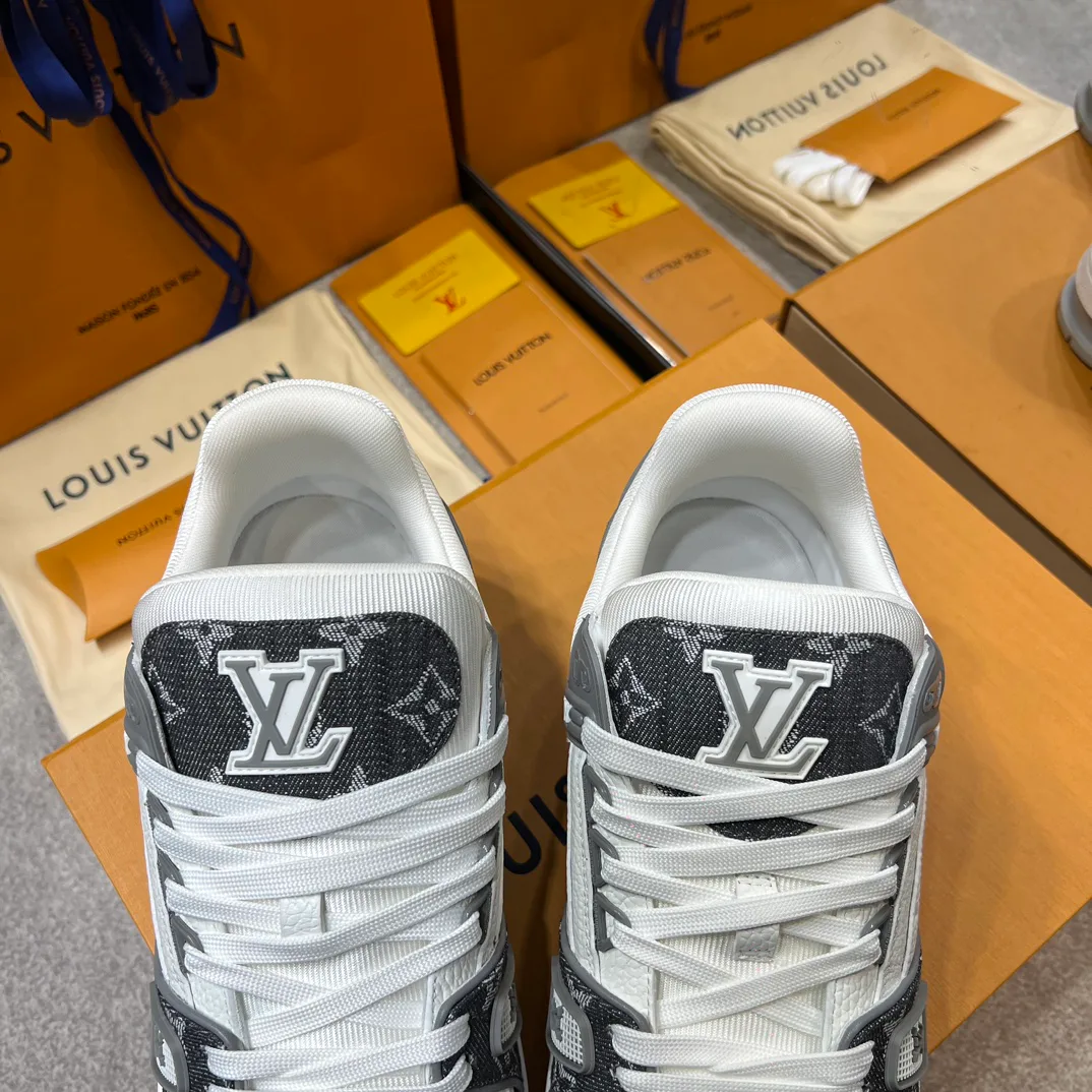 Кроссовки Женские Louis Vuitton 18121614