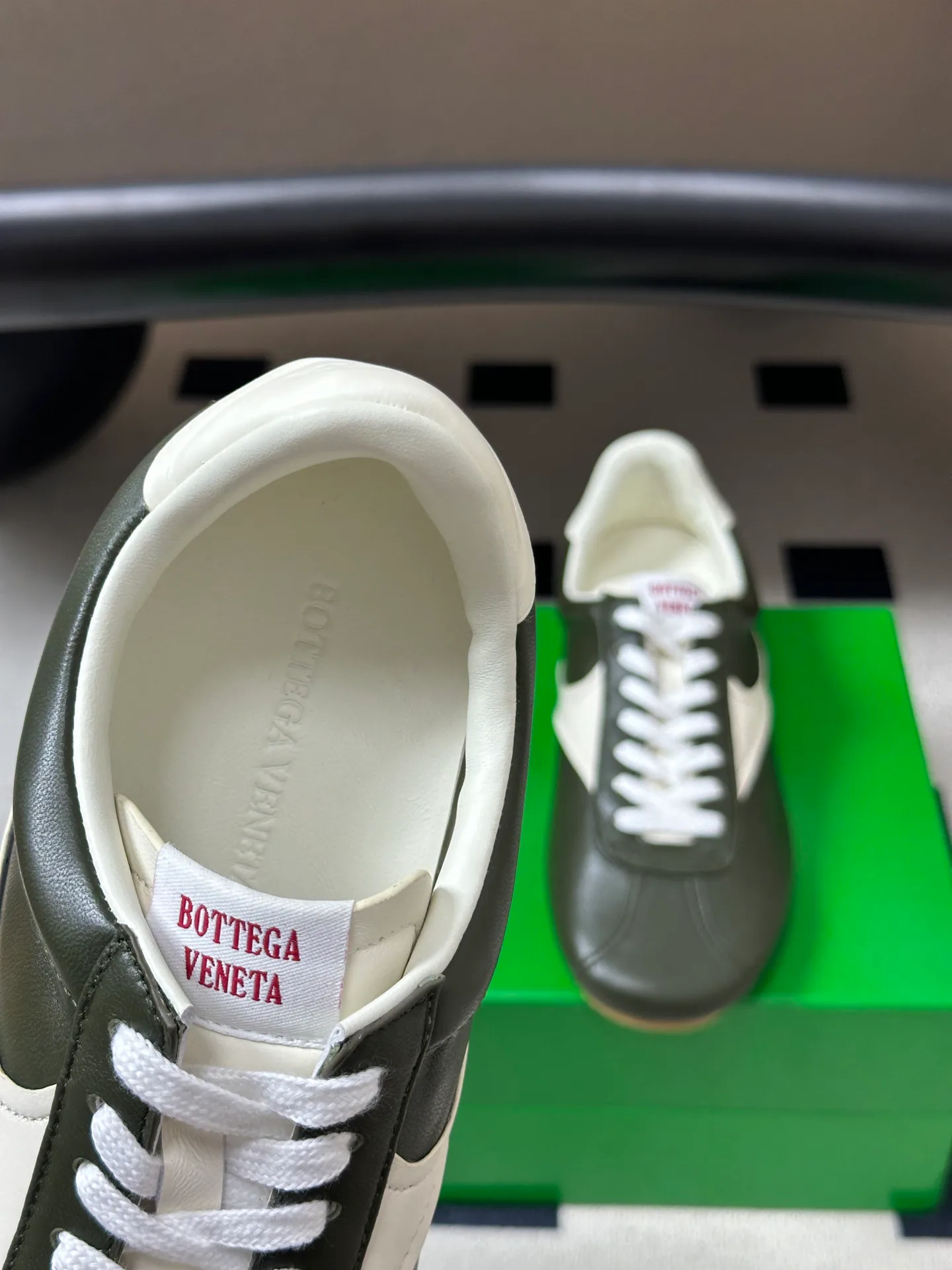Кроссовки Женские Bottega Veneta 18070054