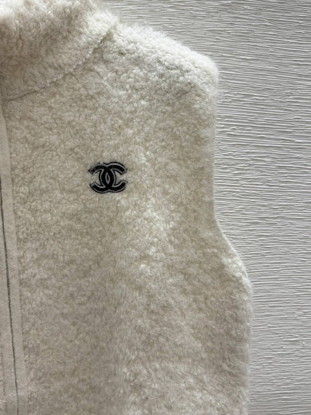Жилеты Женские Chanel 19005663
