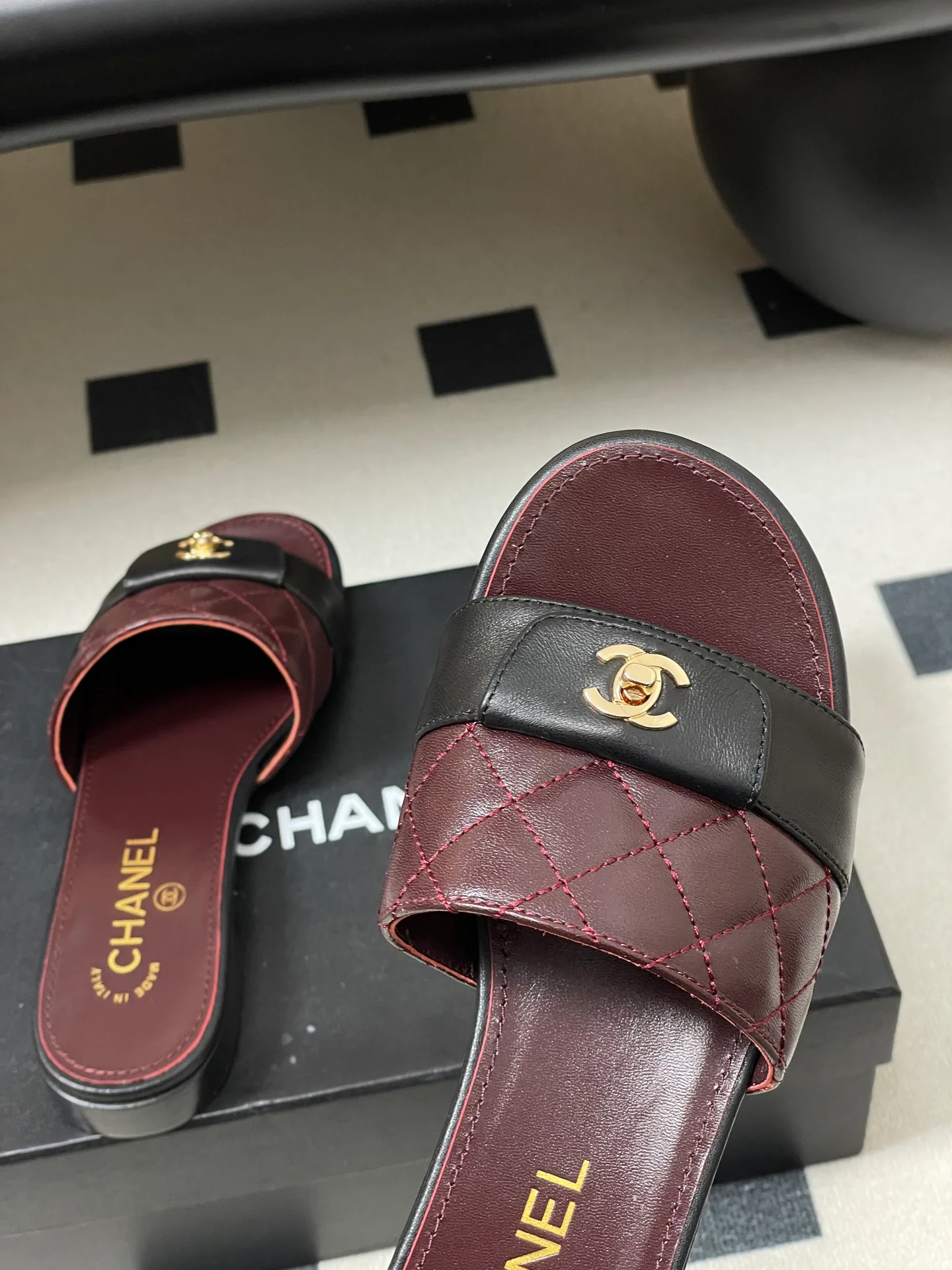 Шлепанцы Женские Chanel 10993944