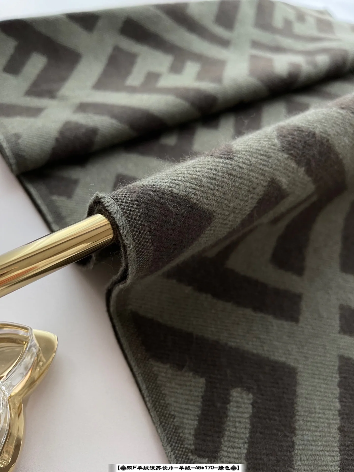Шарфы Fendi 18287229