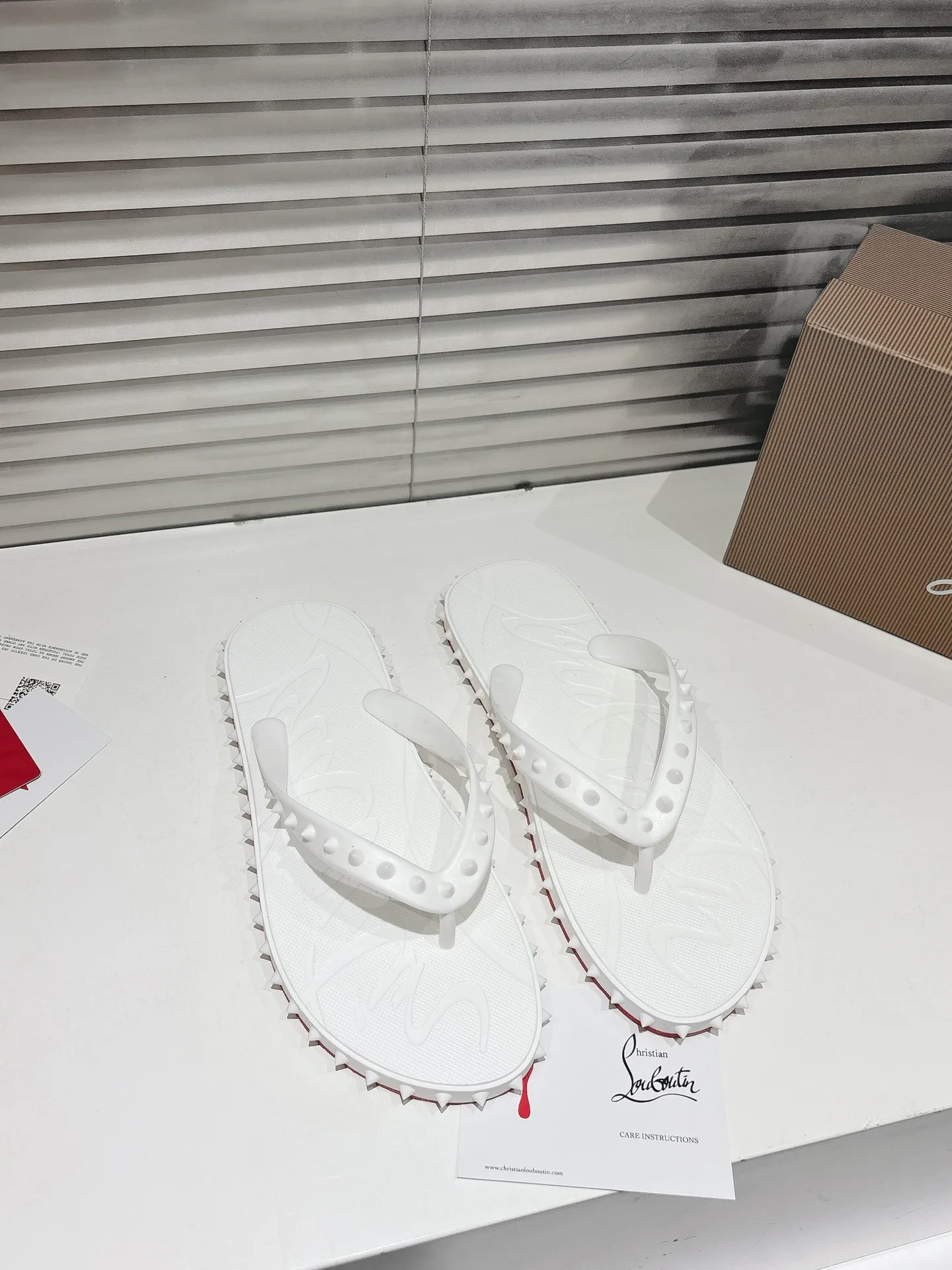 Шлепанцы Женские Christian Louboutin 17604584