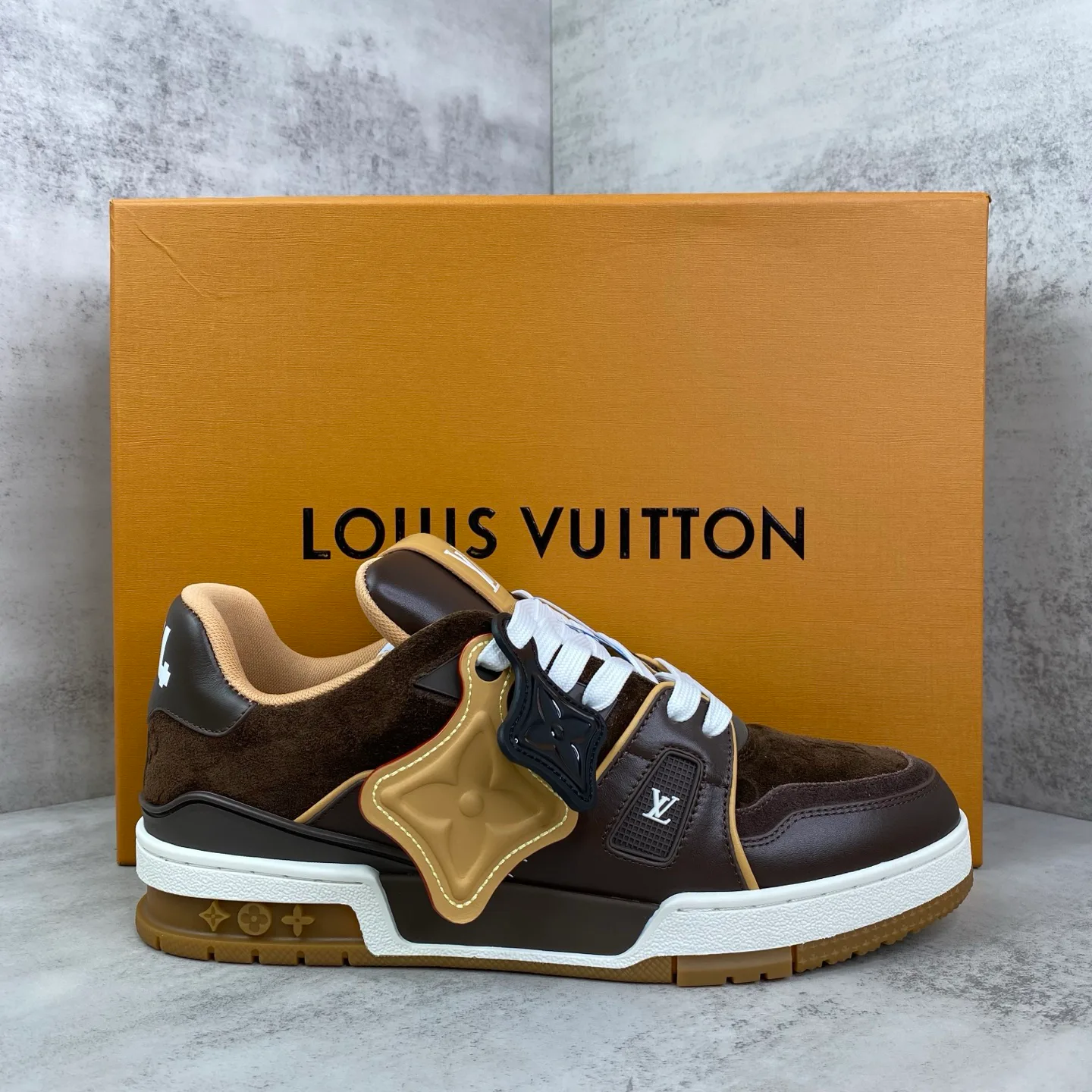 Кроссовки Женские Louis Vuitton 18535716