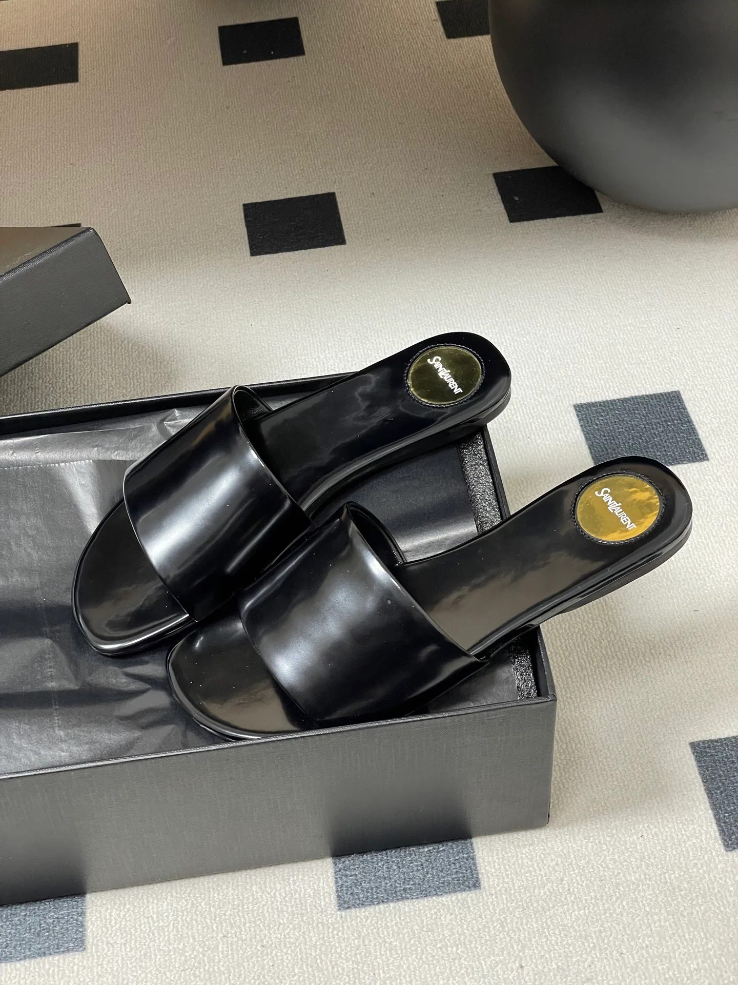 Шлепанцы Женские Saint Laurent 855430