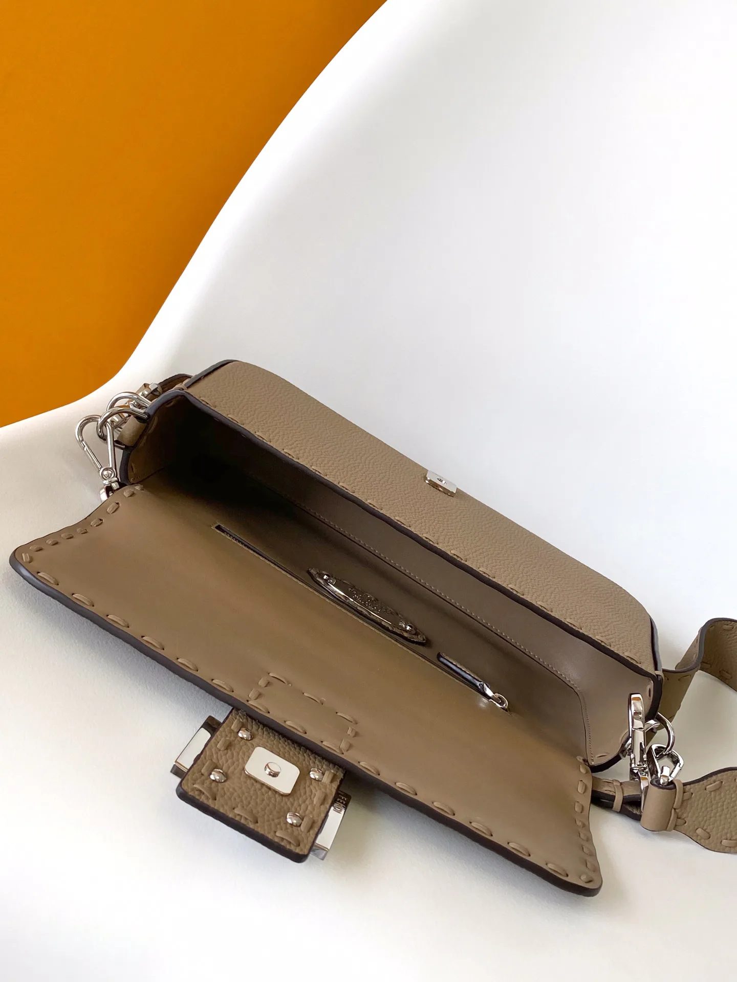 Классические Сумки Женские Fendi 12718239