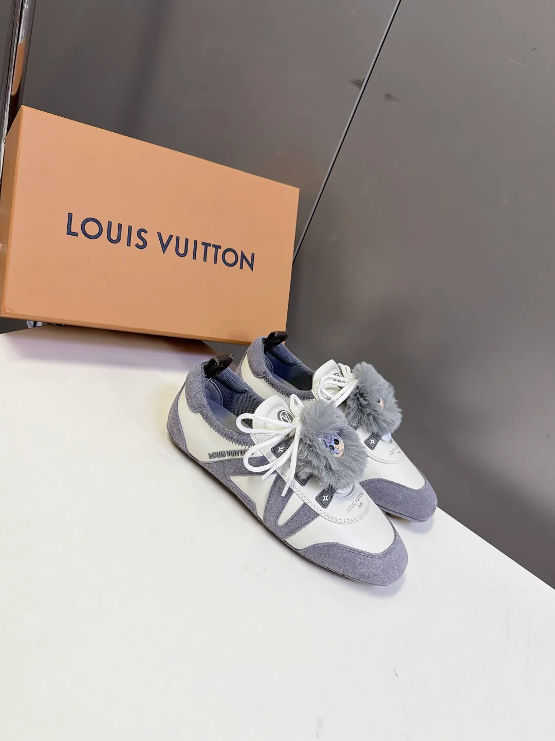 Кроссовки Женские Louis Vuitton 18005470