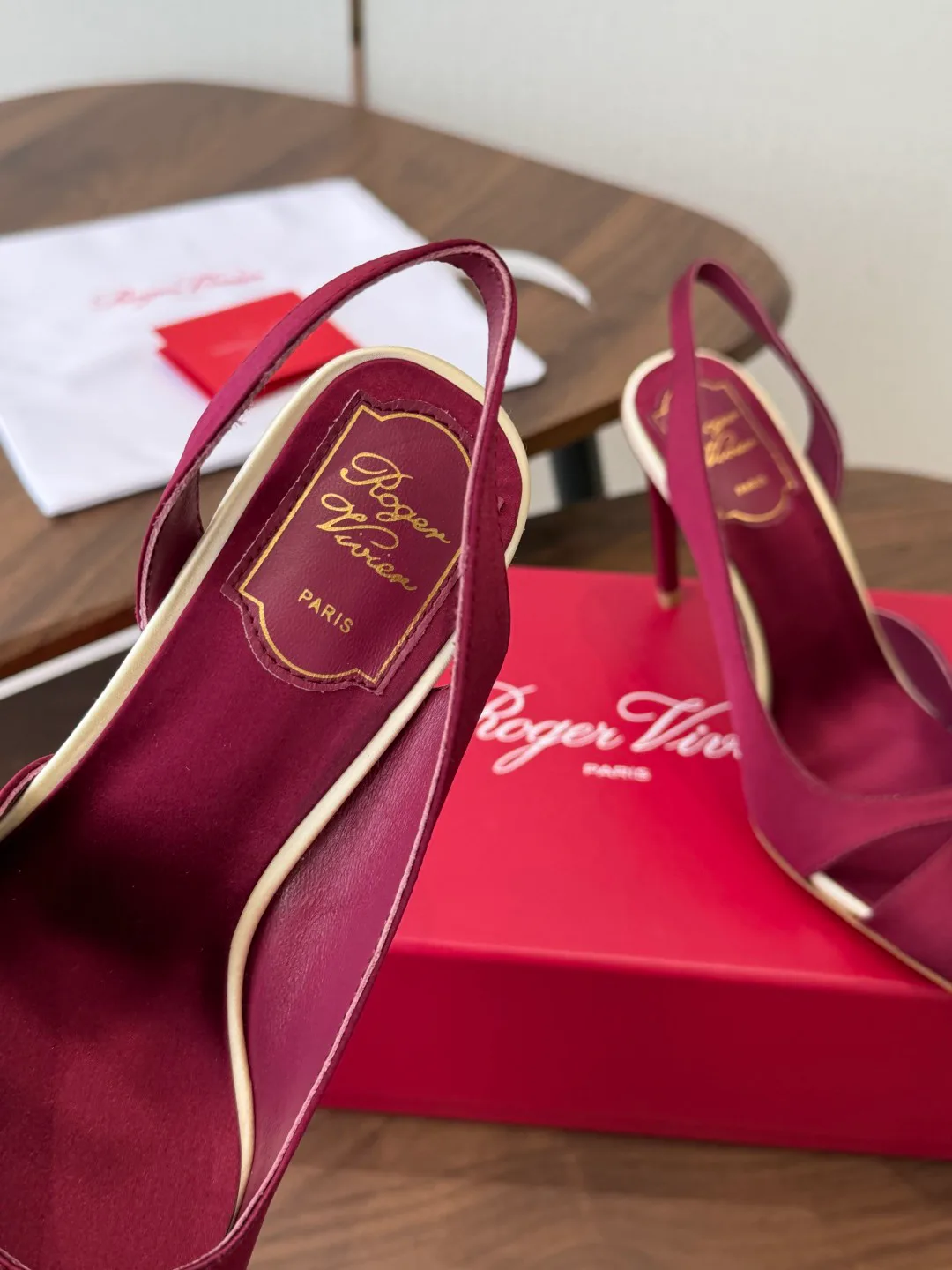 Босоножки Женские Roger Vivier 17461343