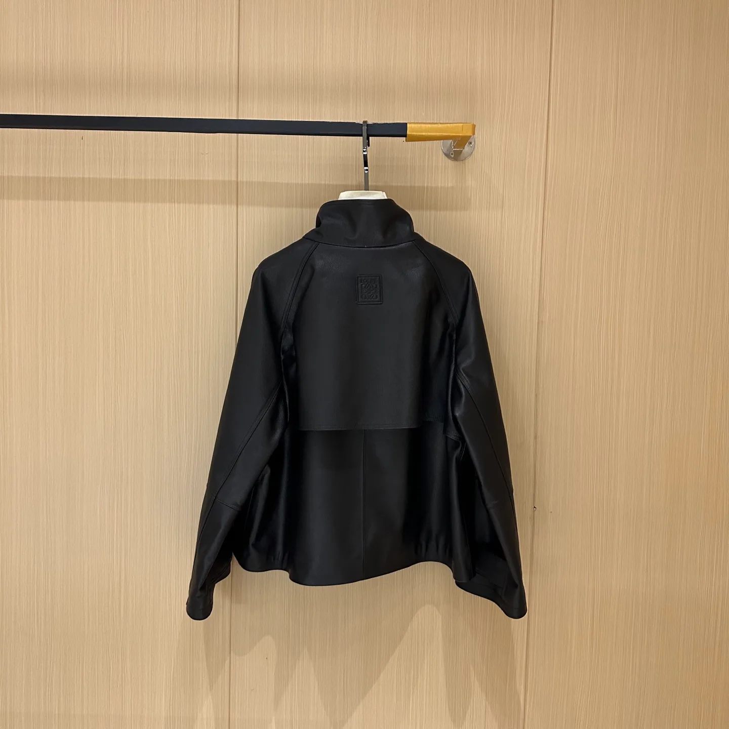 Кожаные Куртки И Дублёнки Женские Loewe 1782366