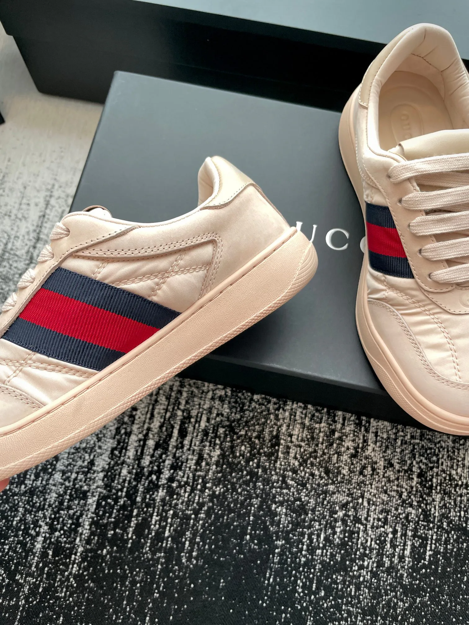 Кроссовки Женские Gucci 18447994