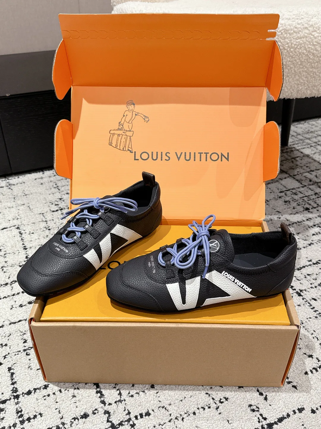 Кроссовки Женские Louis Vuitton 18409711