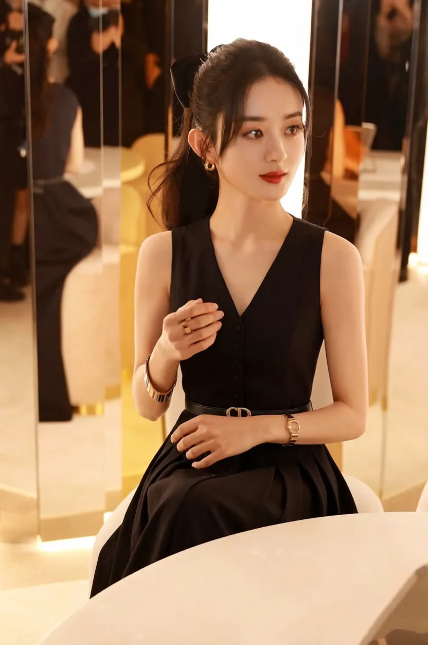 Платья Женские Christian Dior 18249892