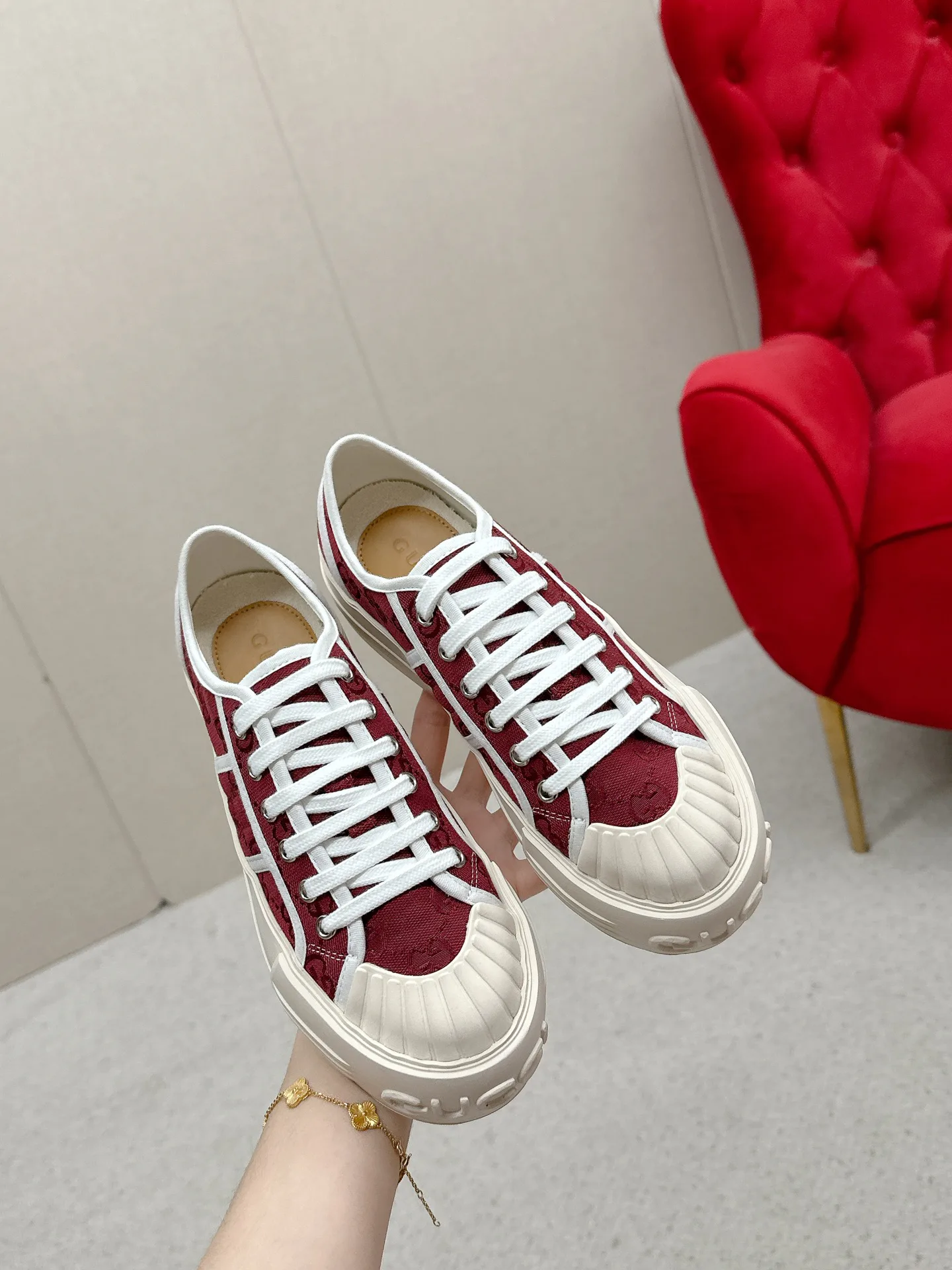 Кроссовки Женские Gucci 17746027