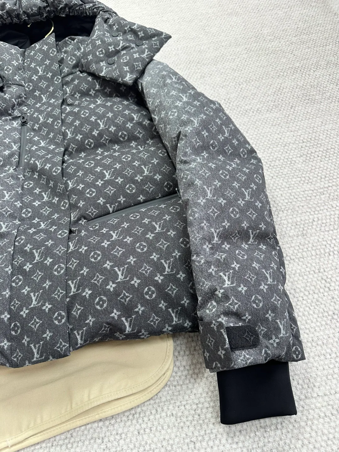 Куртки И Пуховики Женские Louis Vuitton 1252795