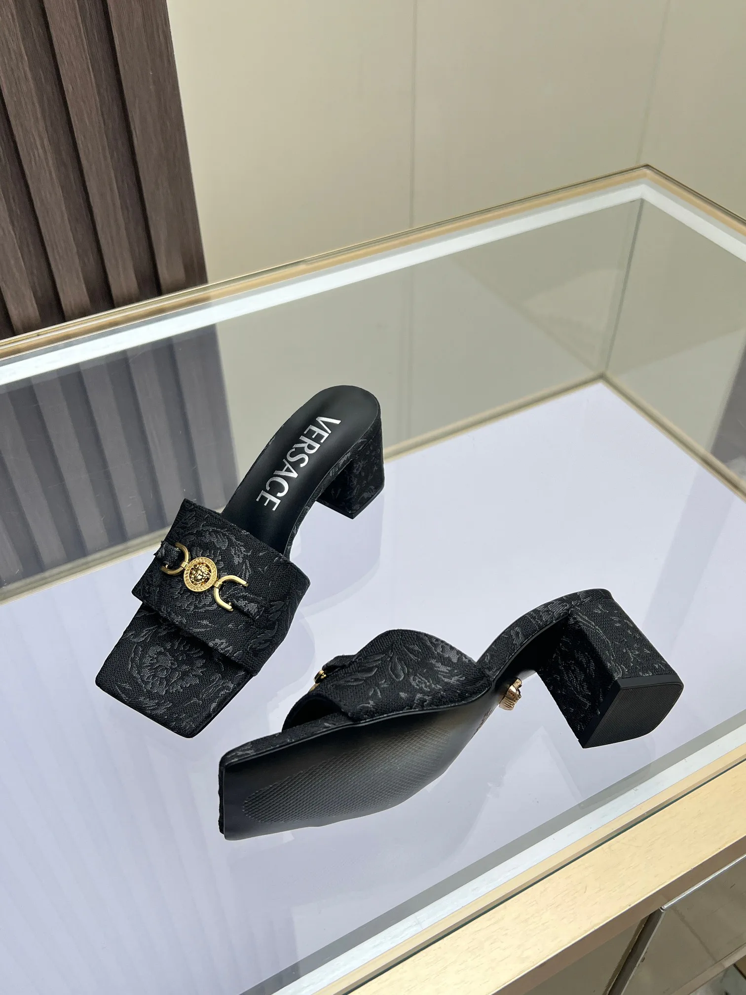 Босоножки Женские Versace 18198224